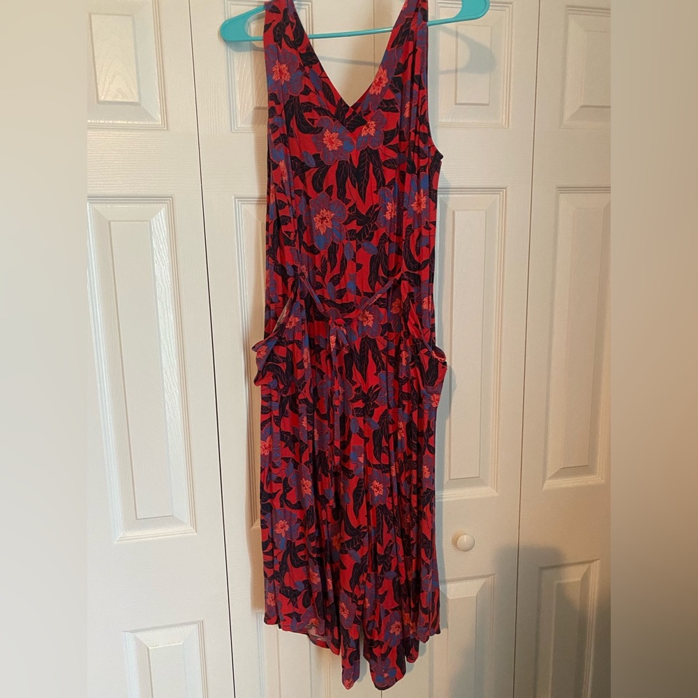 Floral jumpsuit with pockets!